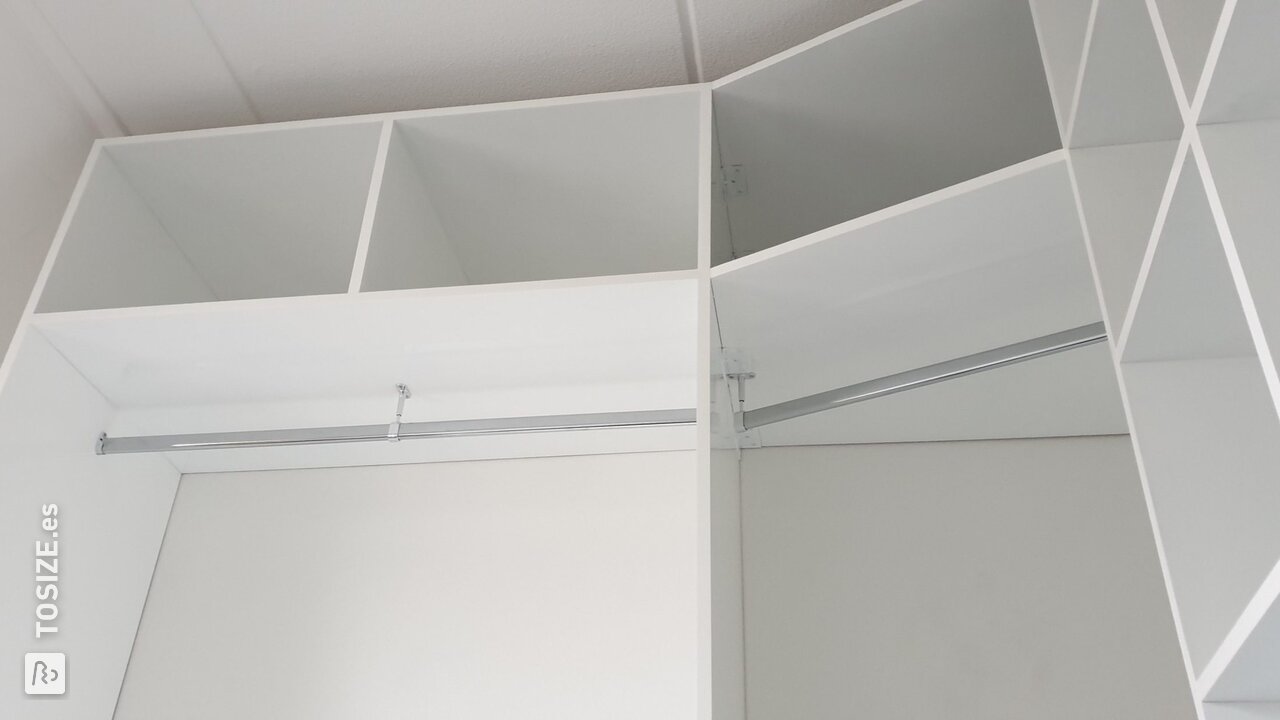 Making a walk-in closet from MDF Firm? Do it yourself! By Matthijs