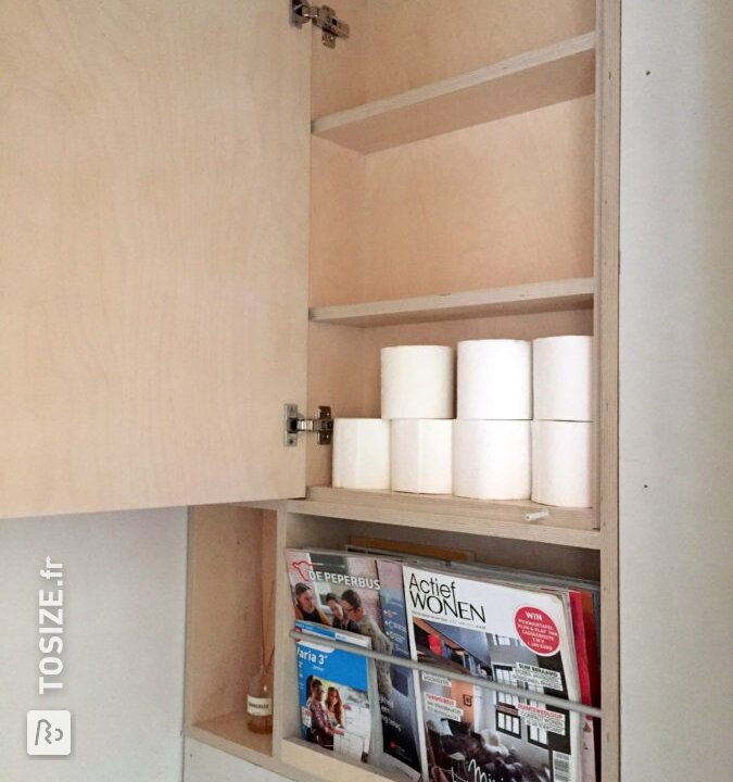 Armoire de rangement en contreplaqué de bouleau dans la zone WC