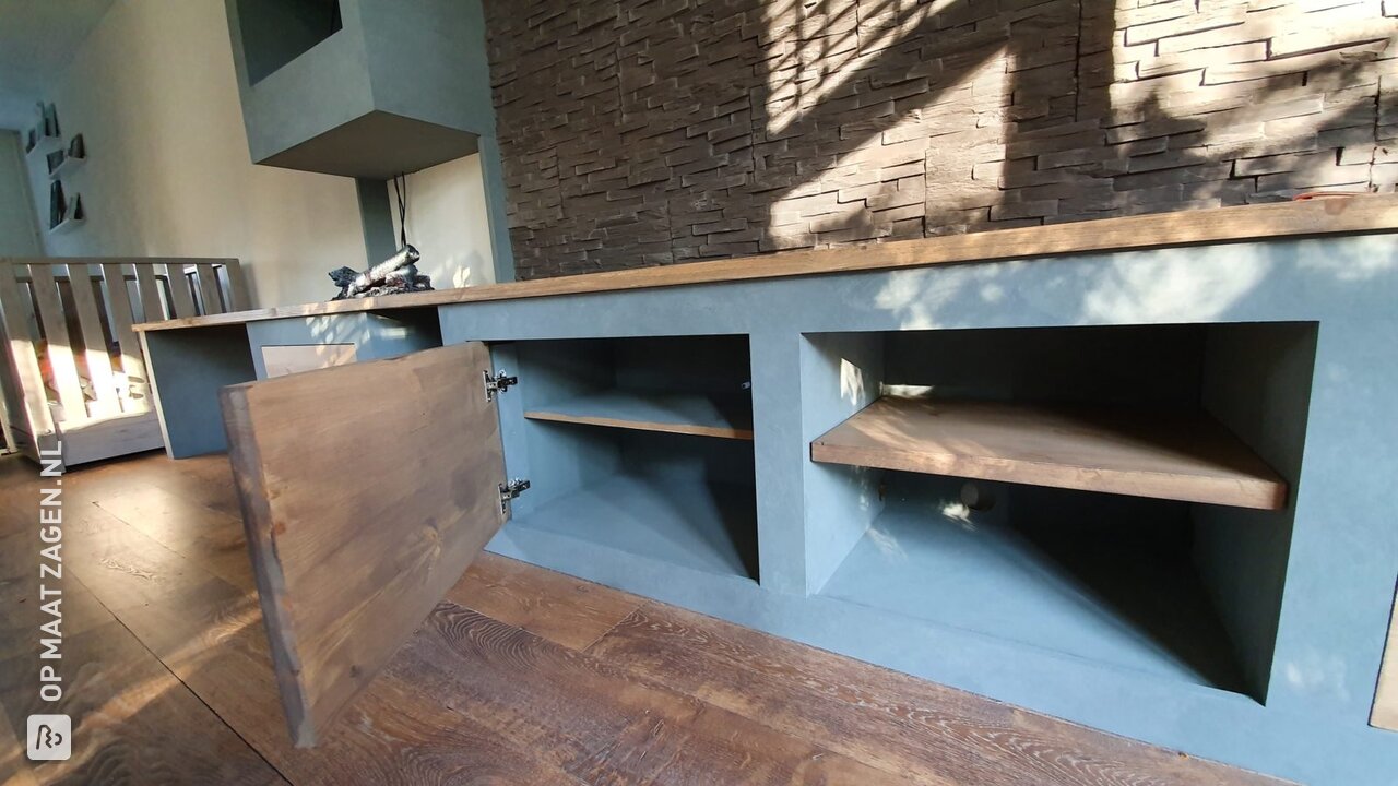 TV meubel met koof, met een kinderbureau