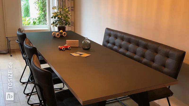 Robuster großer Esstisch mit FENIX Tischplatte von Ruud