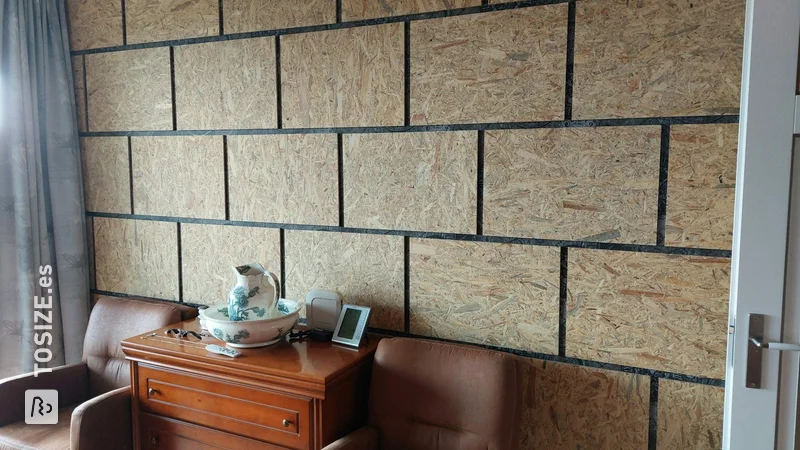 Decoración de pared en dormitorio, con OSB