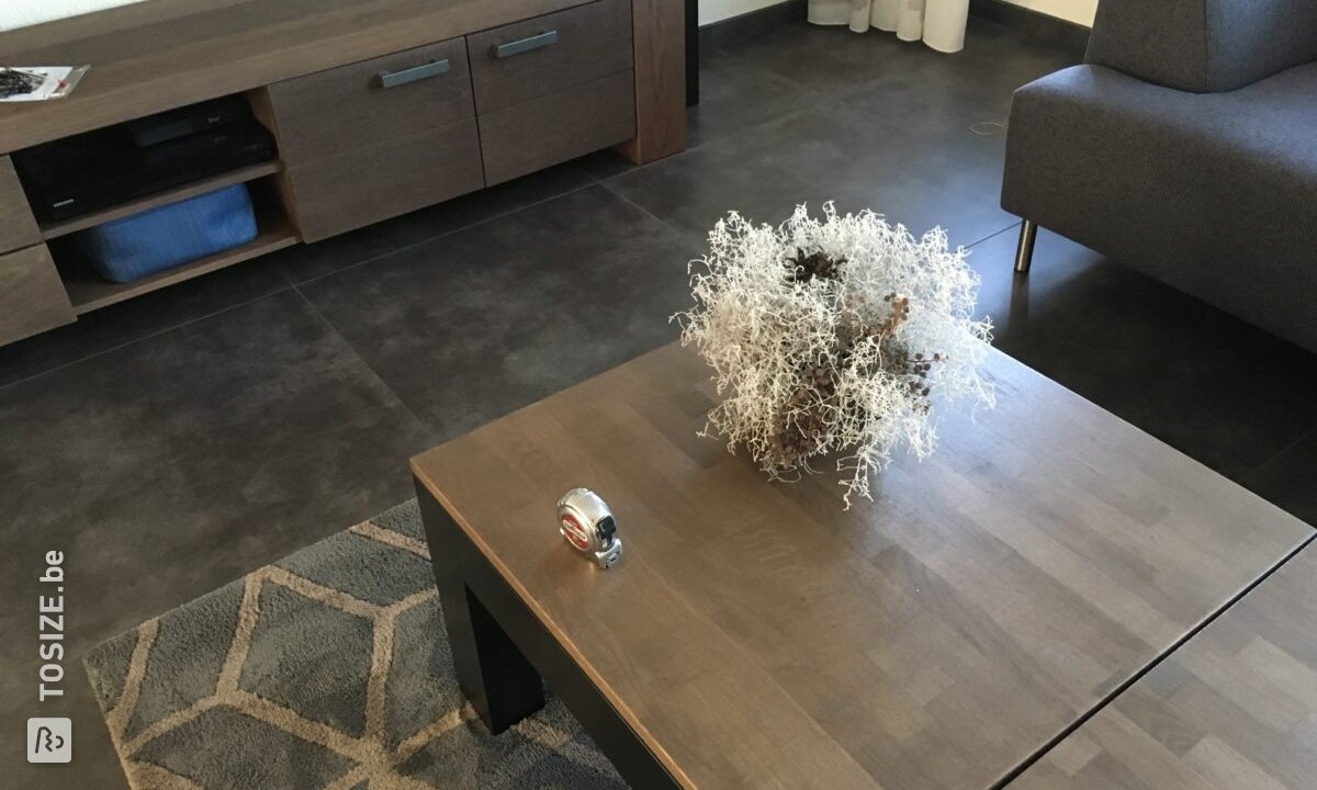 Twee kleine salontafels van eikenhout