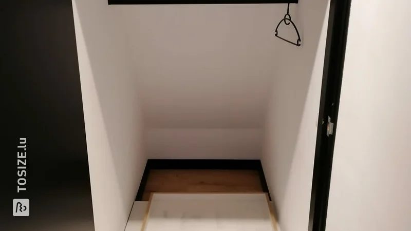 Tiroir extensible pour armoire intégrée, par Rico