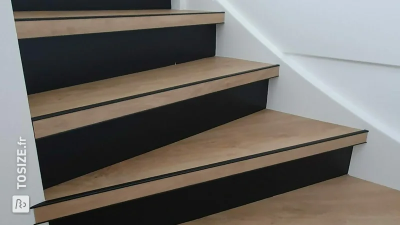 Fermeture de l&#39;escalier et revêtement en PVC, par Hugo