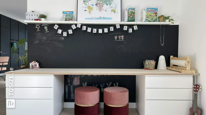 Cozy drawing and crafting corner for the children with Multiplex