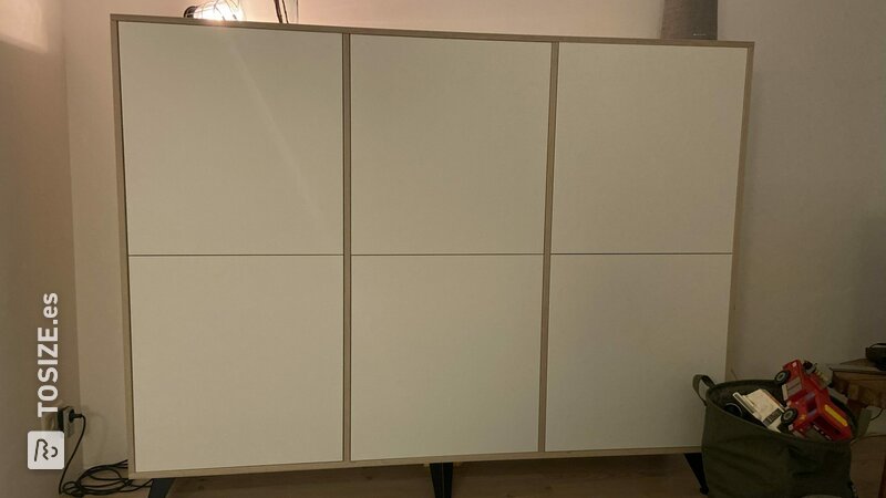 Armario Ikea Besta de conversión de madera contrachapada, de Thomas
