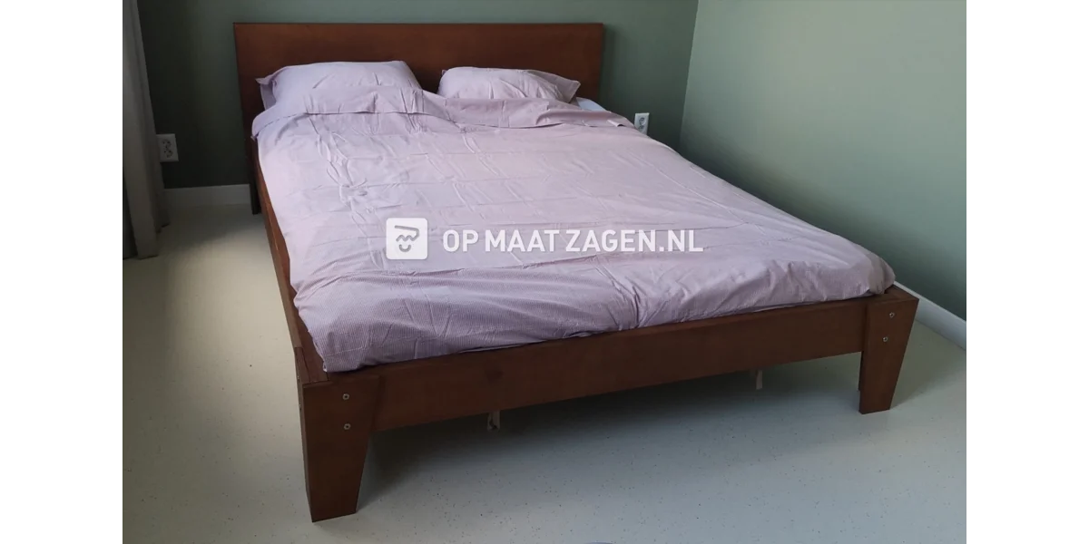 Birch plywood bed frame, by Margreet OPMAATZAGEN.nl