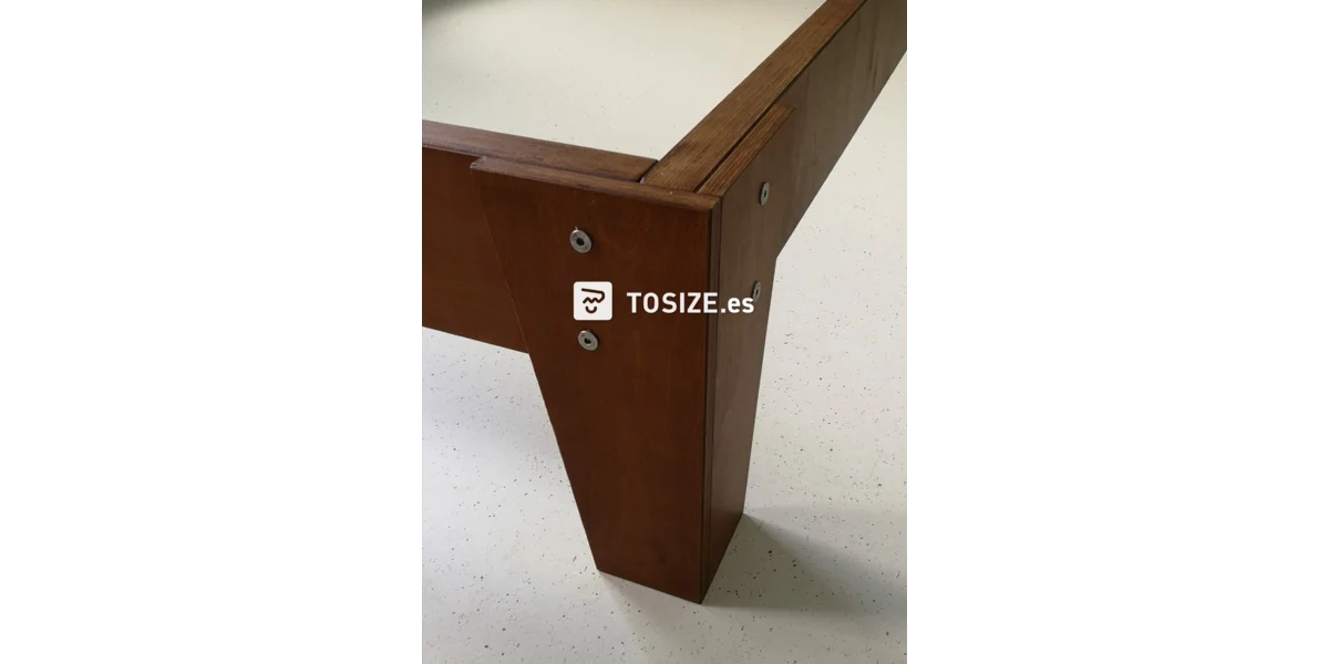 Birch plywood bed frame, by Margreet TOSIZE.es