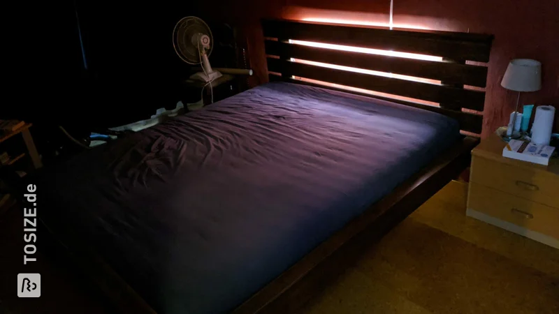 Ein stabiles und robustes neues Bett aus Birkensperrholz, von Menno