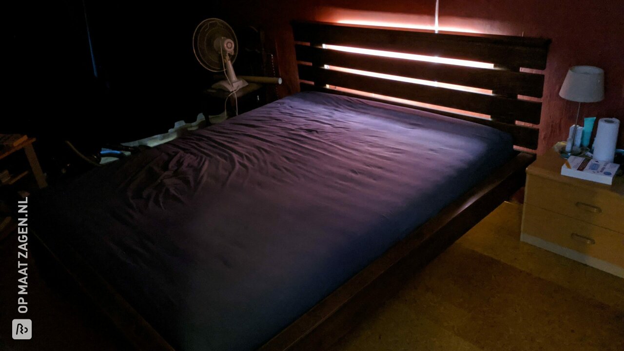 Een stevig en robuust nieuw bed van berken multiplex, door Menno