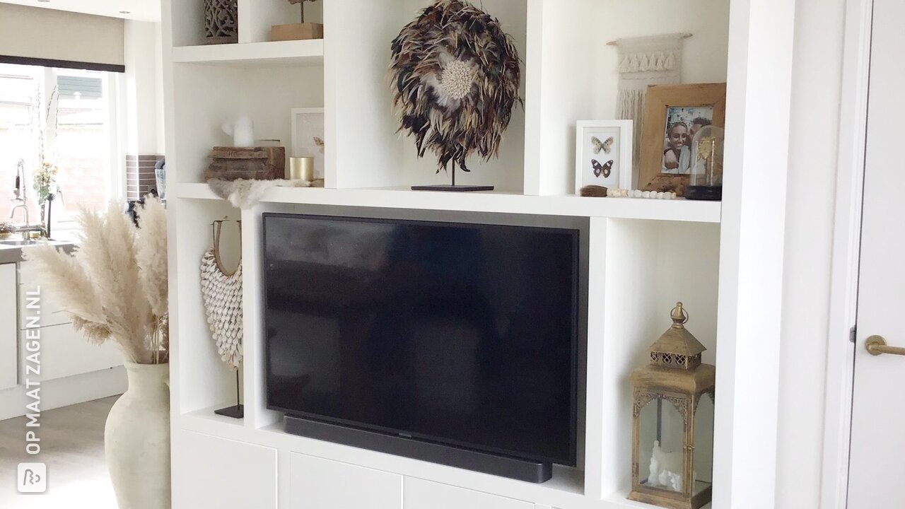 Mooie vakkenkast van MDF in bohemian style, door Bjorn en Sanne
