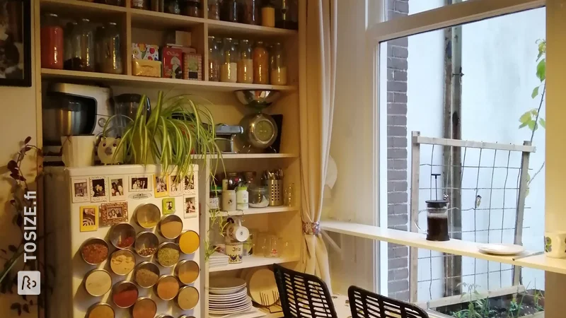 Pantry made of carpentry panels, by Iris and Tessa