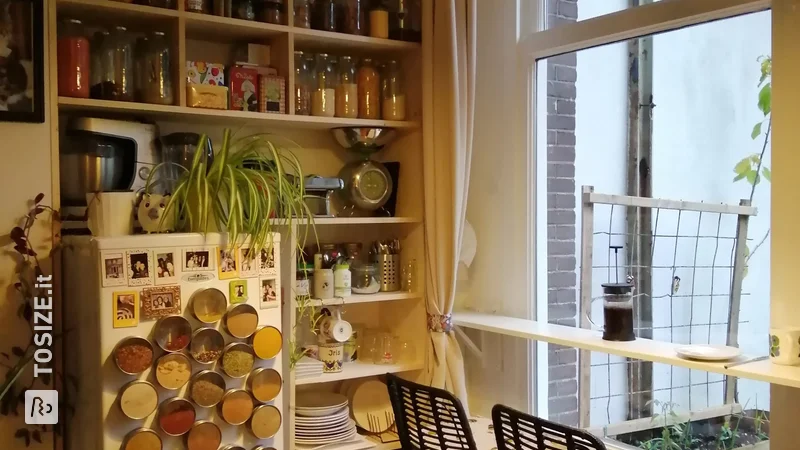 Pantry made of carpentry panels, by Iris and Tessa