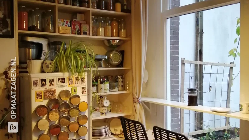 Pantry made of carpentry panels, by Iris and Tessa