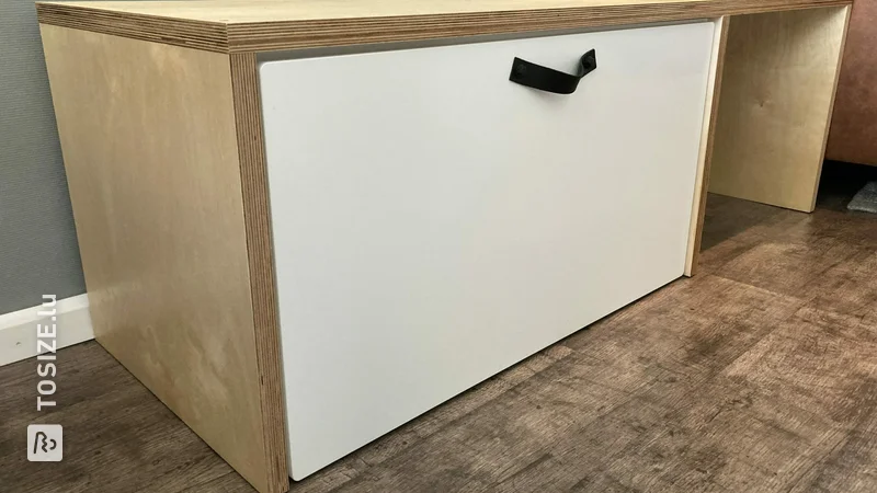 Bureau pour enfants IKEA SMÅSTAD, par Patty