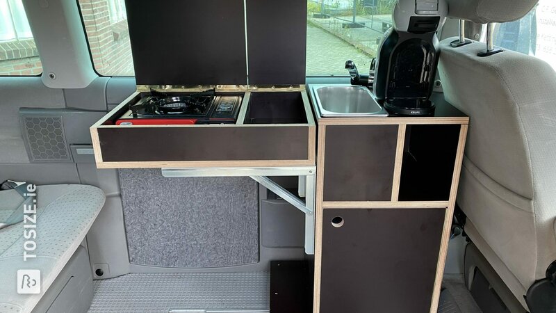 Keukentje in een camper, door Michel