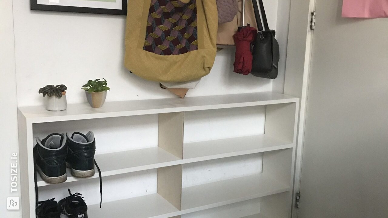 Shoe rack made of MDF for behind the door