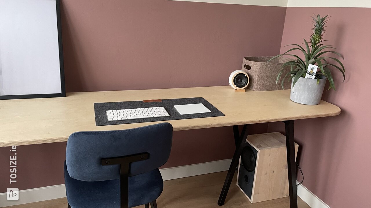 Modern custom desk with birch plywood, by Jonathan - TOSIZE.ie