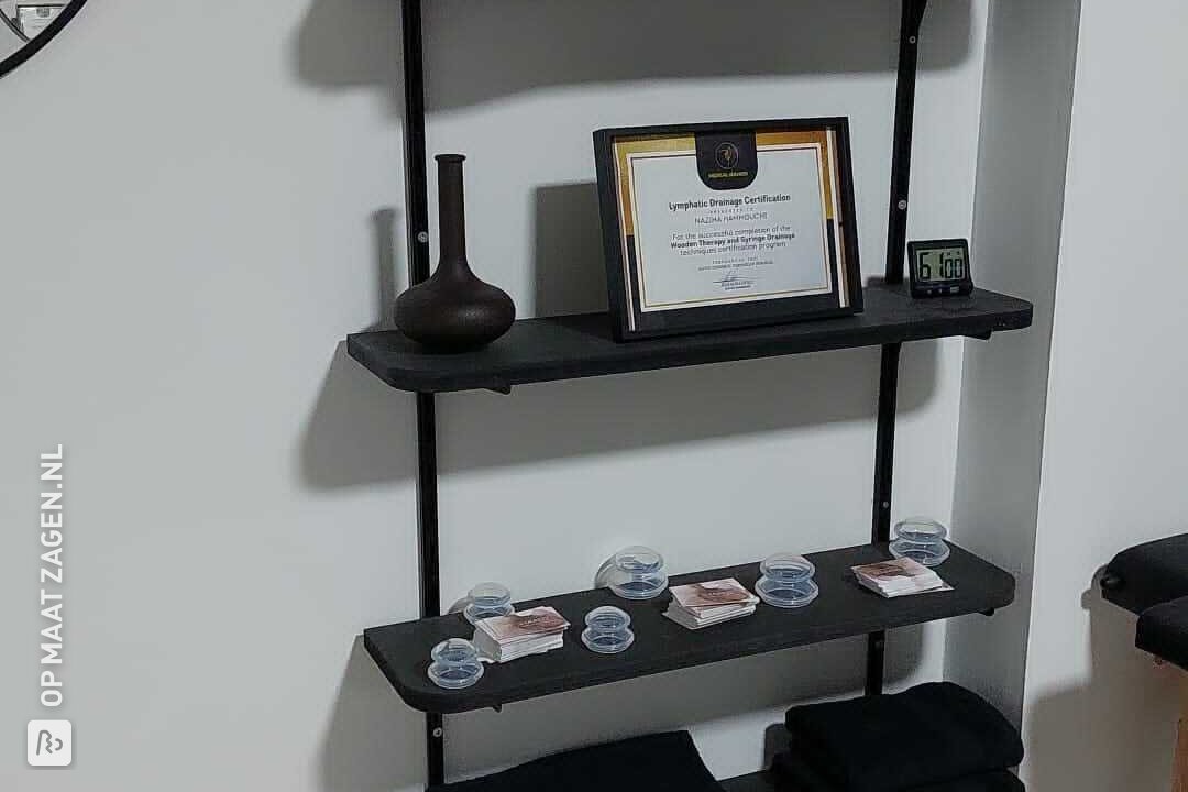 Zelfgemaakte producten display voor in massagesalon, door Naziha