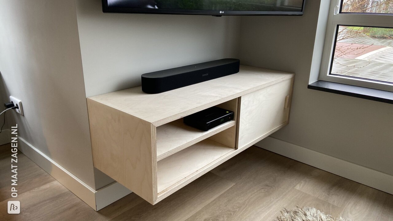 TV-meubel van berken multiplex, door Enzo