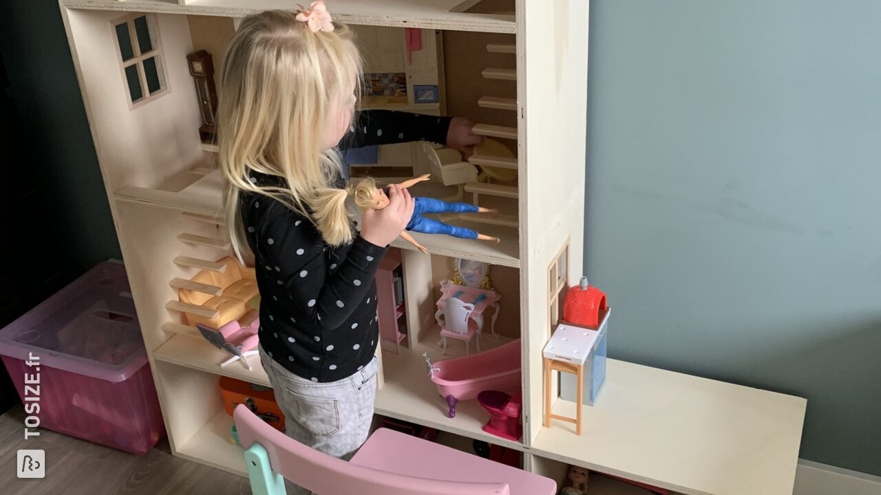 Maison de poupée DIY de 140,0 cm de haut, par Koen