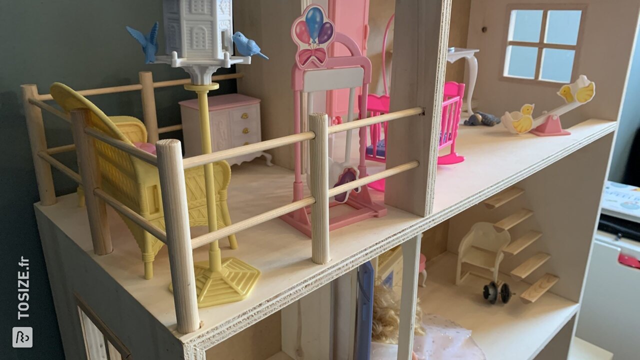 Maison de poupée DIY de 140,0 cm de haut, par Koen - TOSIZE.fr
