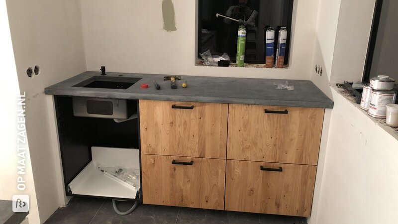 Mal van spaanplaat voor betonnen aanrechtblad, ideaal!