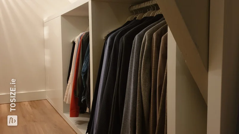 A walk-in closet under a sloping wall, by Evert