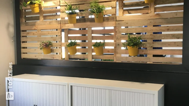 Plant wall made of MDF and pallet wood, by Harry