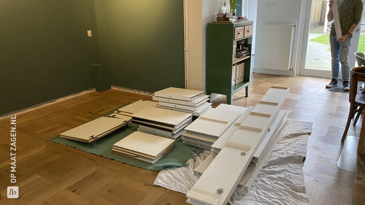 Vakkenkast op maat voor in een nis, door Lotte