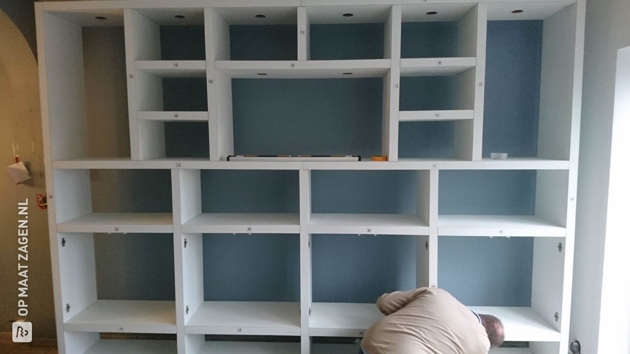 Grote wandkast compleet op maat, door Sandra