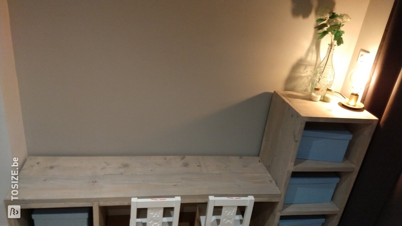 Groot kinderbureau van steigerhout, door Robert