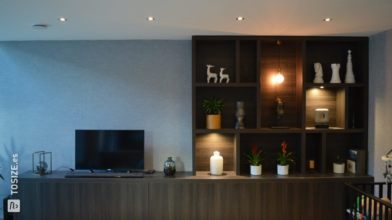 Mueble TV de pared con motivo de vetas de madera, de Myriam