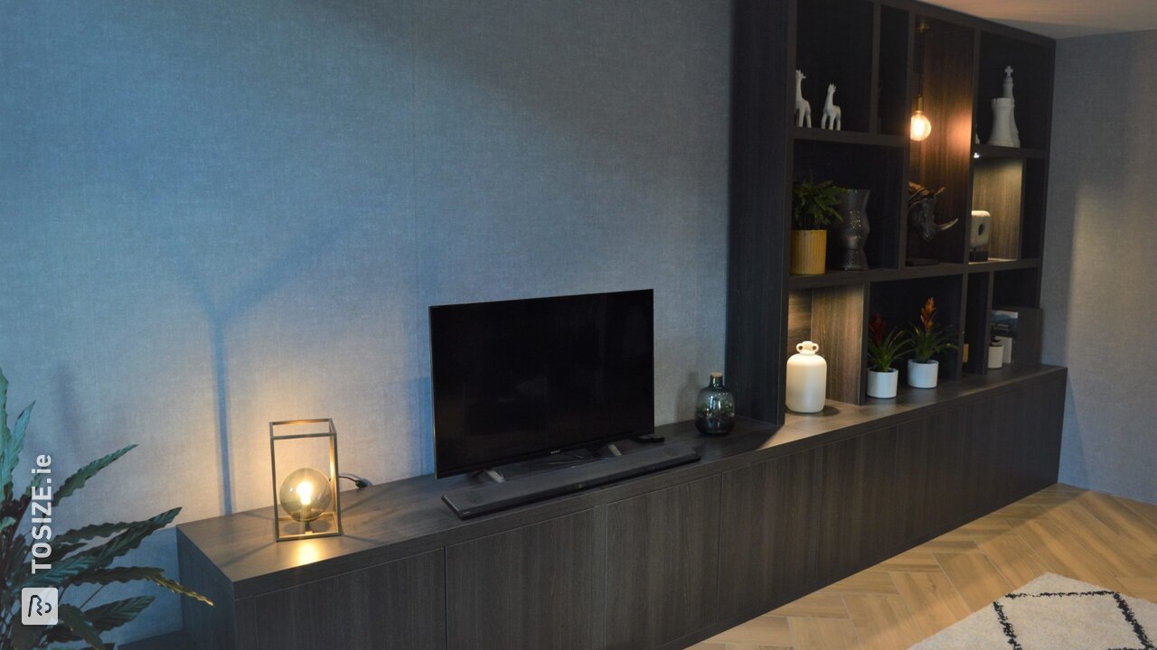TV wall unit with wood grain motif, by Myriam