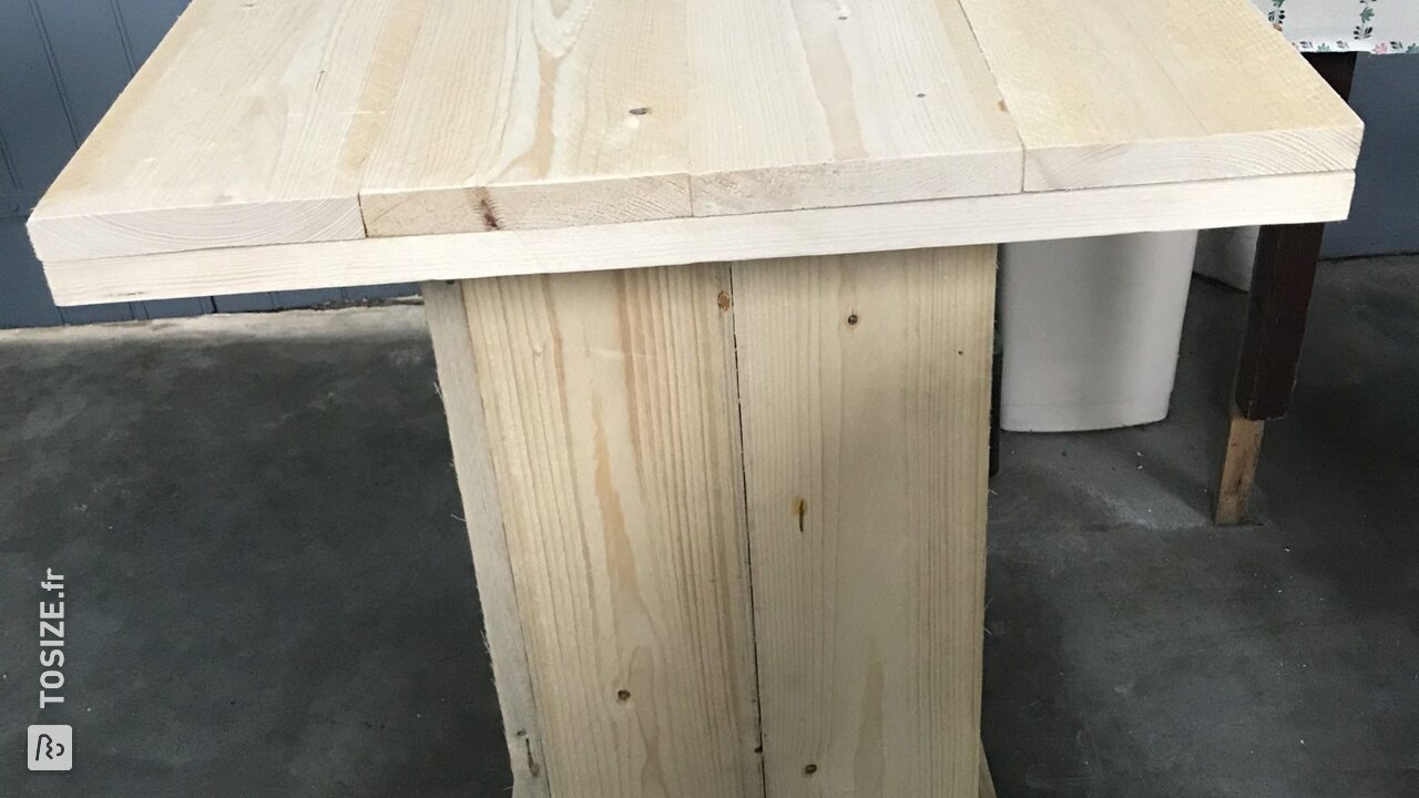 Table de bar en bois d'échafaudage, par Jan