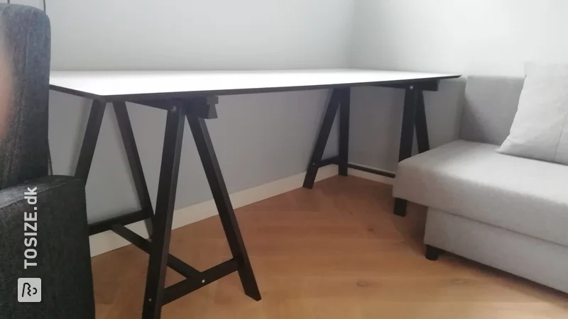 Custom desk made of MDF Lakdrager, by Karen