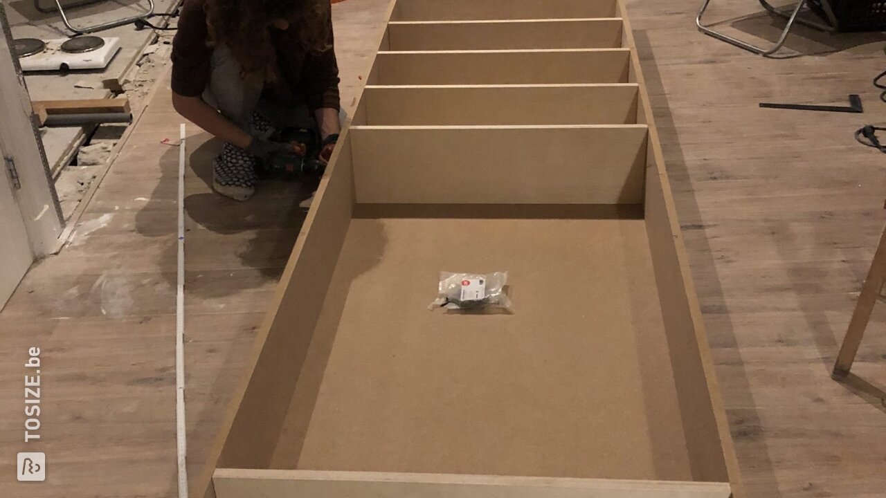 Zelfgemaakte boekenkast op maat gemaakt, door Nicole