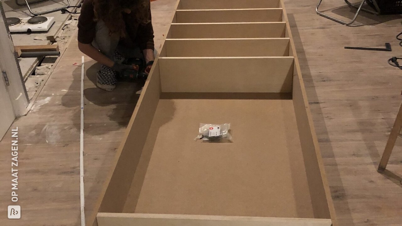 Zelfgemaakte boekenkast op maat gemaakt, door Nicole