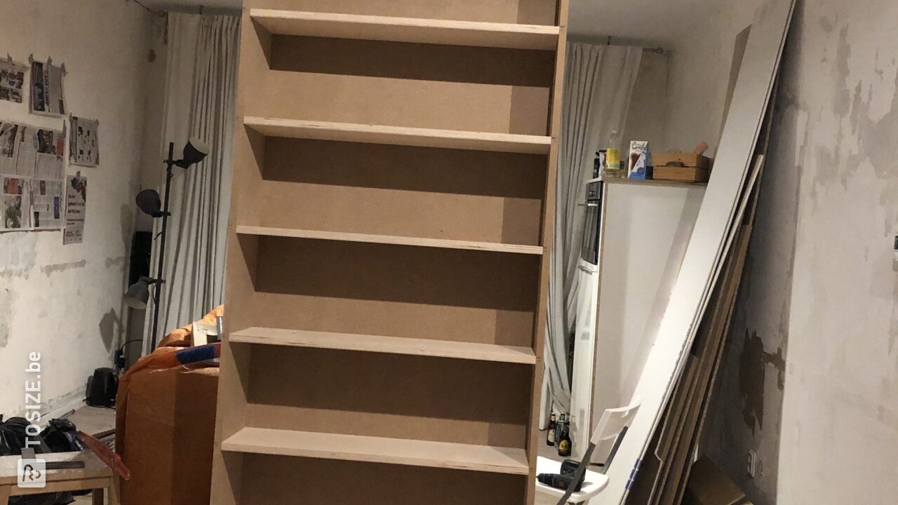 Zelfgemaakte boekenkast op maat gemaakt, door Nicole