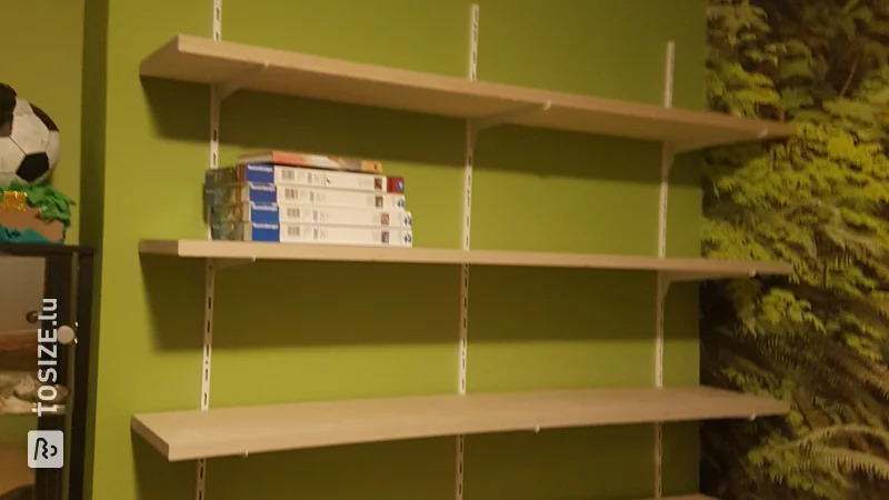Maßgeschneiderte Bücherregale aus starkem Birkensperrholz von Benny