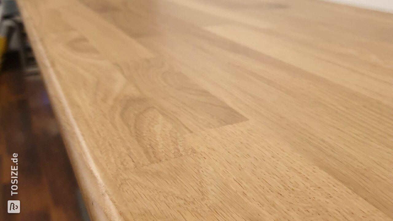 Zusätzliche Arbeitsplatte für die Küche aus Eichenholz