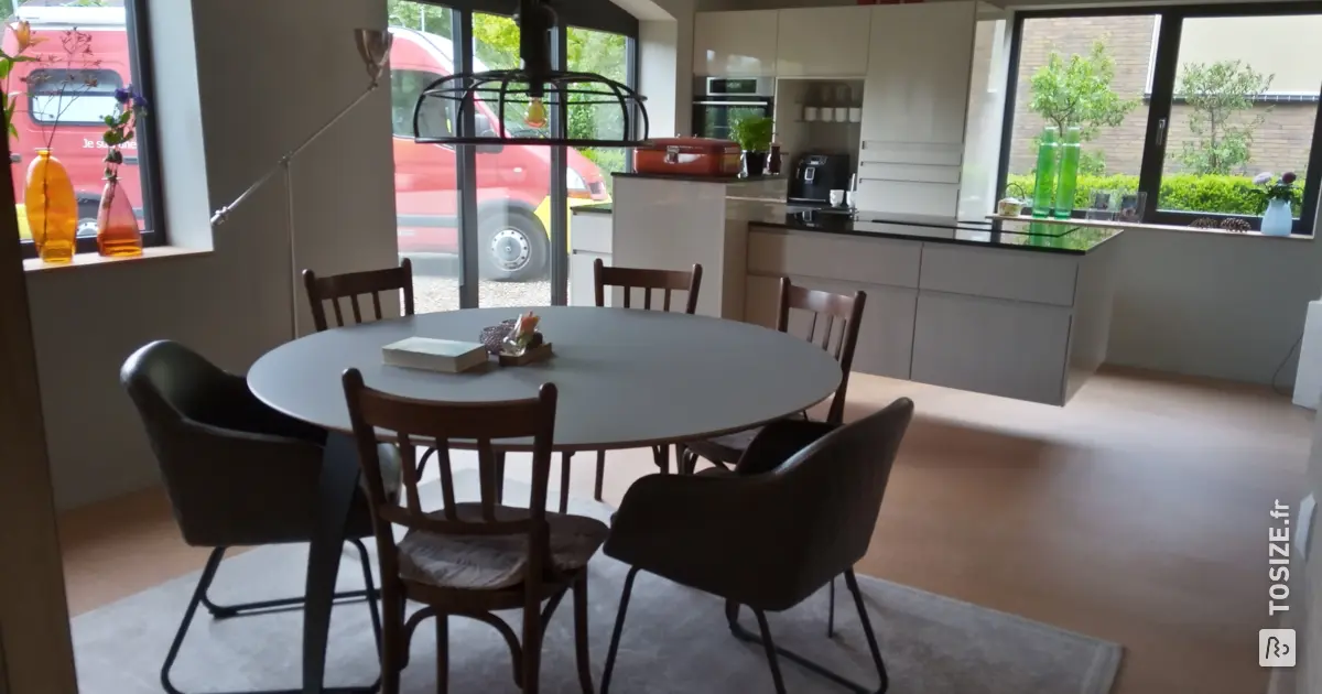 Grande table à manger ronde et pratique en Multiplex Blank | TOSIZE.fr