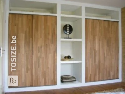 Inbouwkast met eiken houten deuren op maat, door Bram