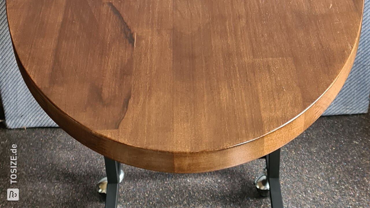 Fahrbarer, ovaler Bank-Tisch mit Nussbaum-Schreinerei-Platte, von Paul
