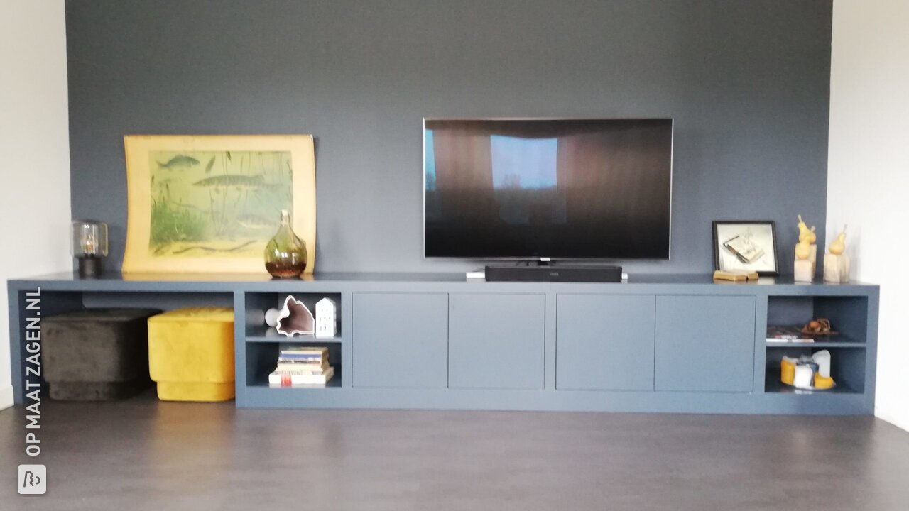 MDF Vakkenkast en TV-meubel op maat; echte ruimte winners! Door Gionne