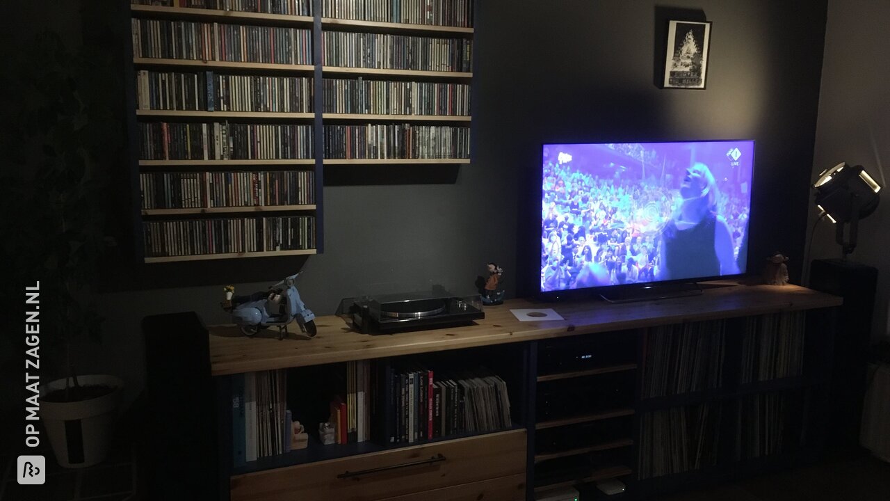 Extra cd kast van Grenen Timmerpaneel, door Marcel