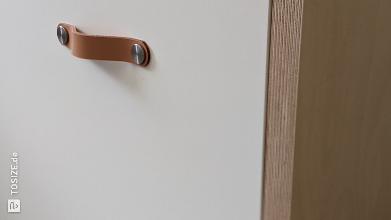 IKEA hack: Kinderbureau op maat met multiplex houten panelen, door Frank