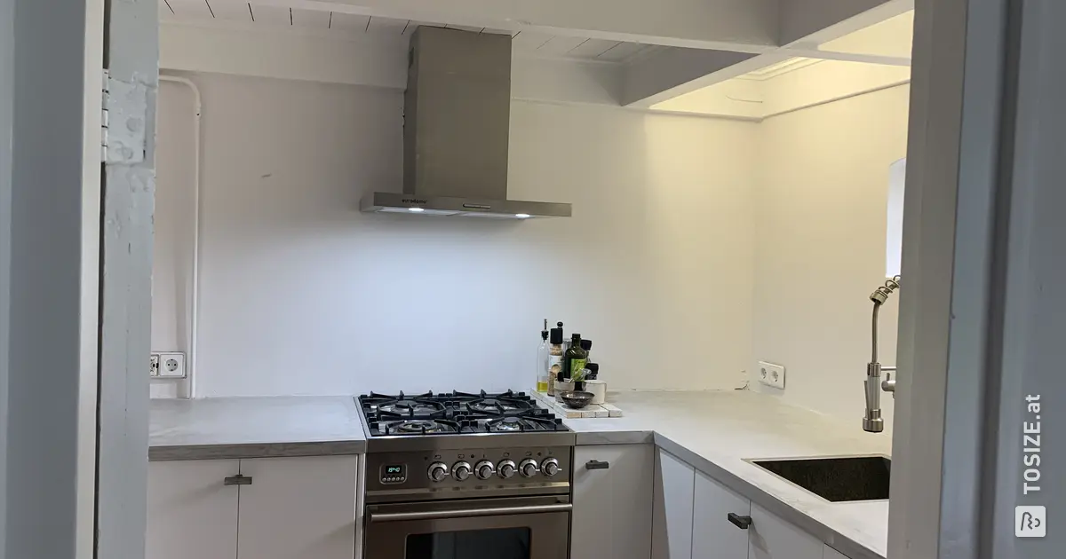 Maßgefertigte Fronten aus Birkensperrholz für eine IKEA-Küche | TOSIZE.at