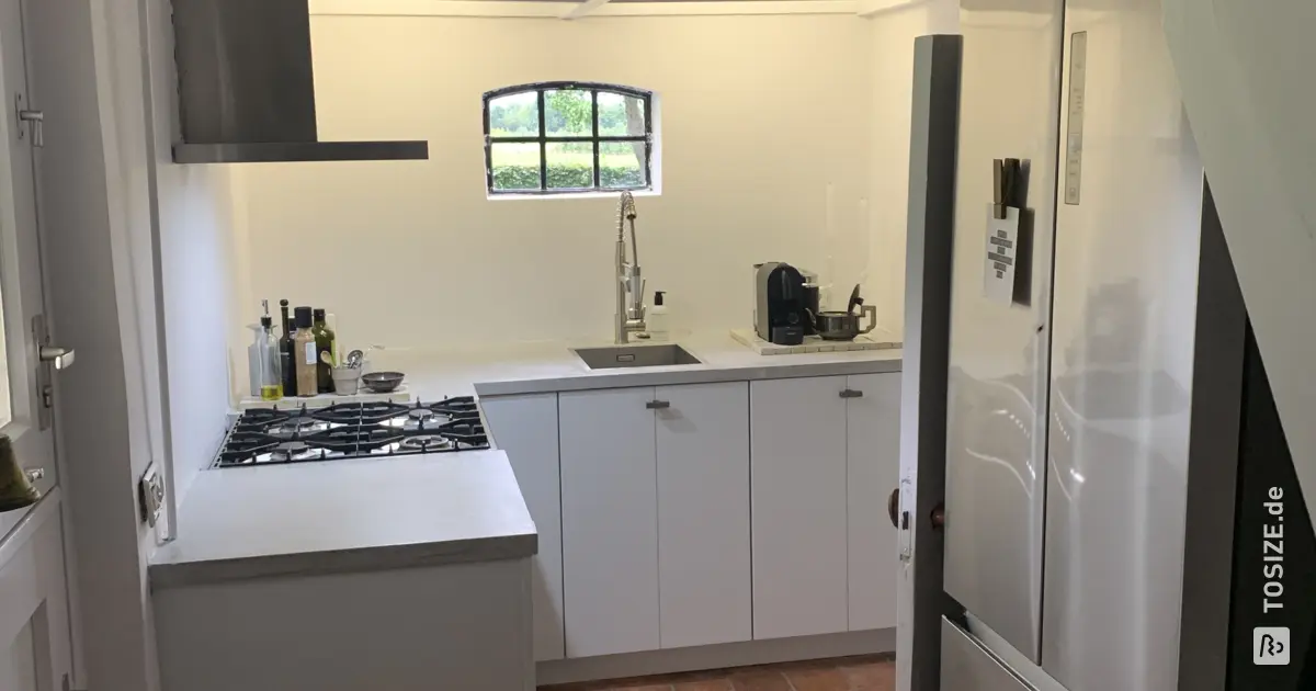 Maßgefertigte Fronten aus Birkensperrholz für eine IKEA-Küche | TOSIZE.de