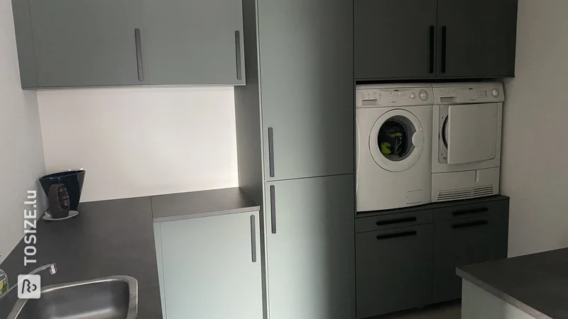Waschmaschine und Trockner im IKEA-Hauswirtschaftsraum von Daan aufgestellt 